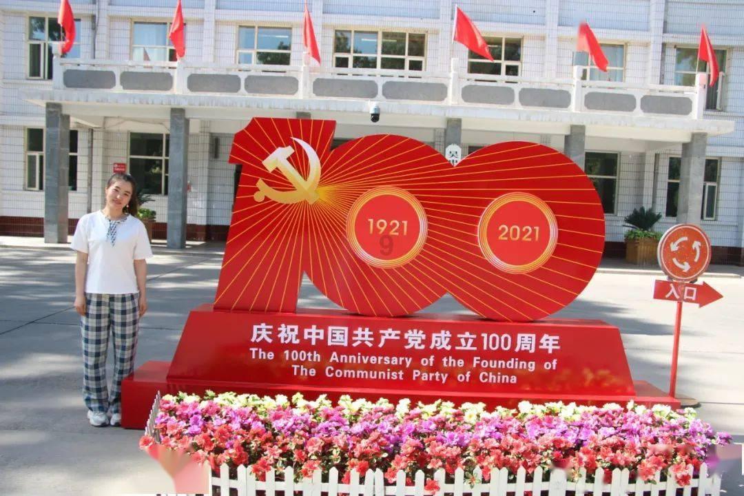 大型警车找轮胎
